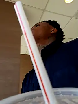 Snapshot of Dropdingo chatting on 10/18/25, 06:52 Dropdingo online show from 10/18/25, 06:52