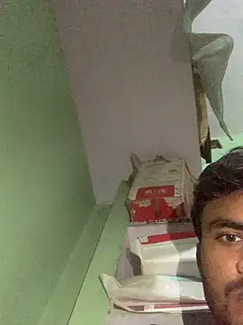 Snapshot of uniquesexyboy5689 chatting on 09/19/25, 05:13 uniquesexyboy5689 online show from 09/19/25, 05:13