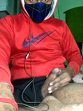 Snapshot of uniquesexyboy5689 chatting on 11/18/25, 04:11 uniquesexyboy5689 online show from 11/18/25, 04:11