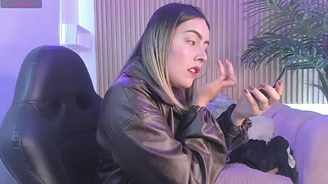 Snapshot of Jenny_Wolridge_ chatting on 11/12/25, 07:13 Jenny Wolridge online show from 11/12/25, 07:13