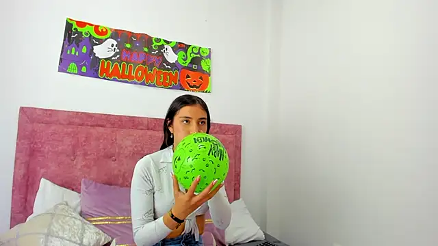 Vaiolet Miller online show from 10/04/25, 08:29