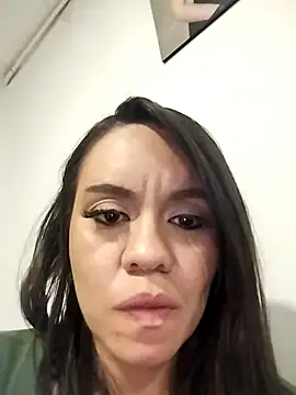 Snapshot of Sky_Junne chatting on 09/10/25, 04:45 Sky Junne online show from 09/10/25, 04:45