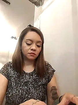 Snapshot of Sky_Junne chatting on 09/22/25, 04:09 Sky Junne online show from 09/22/25, 04:09