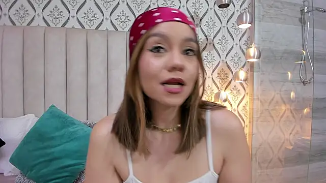 Snapshot of Sky_Junne chatting on 10/03/25, 06:49 Sky Junne online show from 10/03/25, 06:49