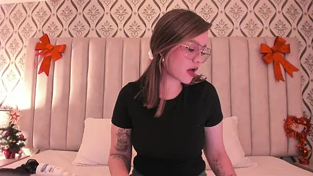 Snapshot of Sky_Junne chatting on 11/30/25, 06:12 Sky Junne online show from 11/30/25, 06:12