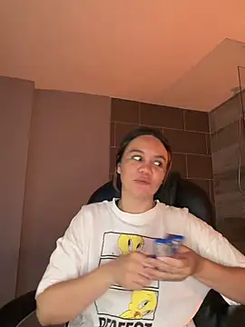 Sky Junne online show from 03/09/26, 05:50