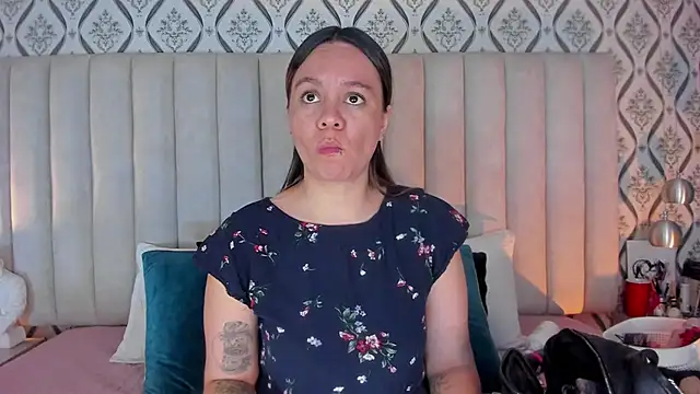 Sky Junne online show from 03/28/26, 05:45