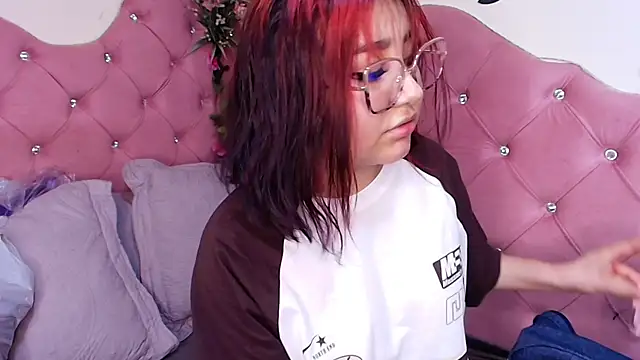 Snapshot of sophiievv chatting on 09/28/25, 06:57 sophiievv online show from 09/28/25, 06:57