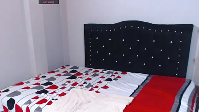 Snapshot of Coraline_Playful chatting on 10/23/25, 07:12 Coraline Playful online show from 10/23/25, 07:12