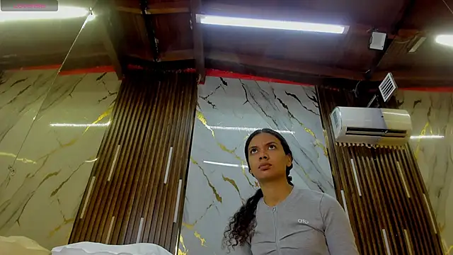 VictoriaDuart online show from 11/30/25, 05:50