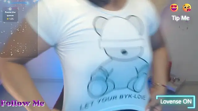 Snapshot of miyu_charlotte chatting on 10/14/25, 01:28 miyu charlotte online show from 10/14/25, 01:28