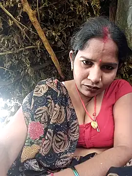 Snapshot of Hot_Seema83 chatting on 09/27/25, 08:08 Hot Seema83 online show from 09/27/25, 08:08