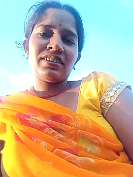 Snapshot of Hot_Seema83 chatting on 10/02/25, 12:01 Hot Seema83 online show from 10/02/25, 12:01