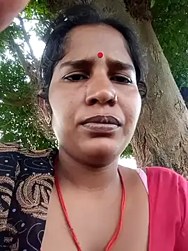 Snapshot of Hot_Seema83 chatting on 10/07/25, 07:38 Hot Seema83 online show from 10/07/25, 07:38