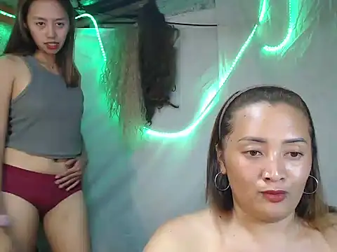 Snapshot of pinkysexypinay chatting on 09/20/25, 12:28 pinkysexypinay online show from 09/20/25, 12:28