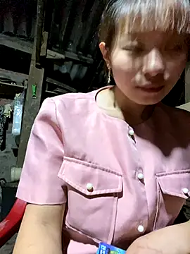 Snapshot of Mai_bb chatting on 10/31/25, 09:21 Mai bb online show from 10/31/25, 09:21