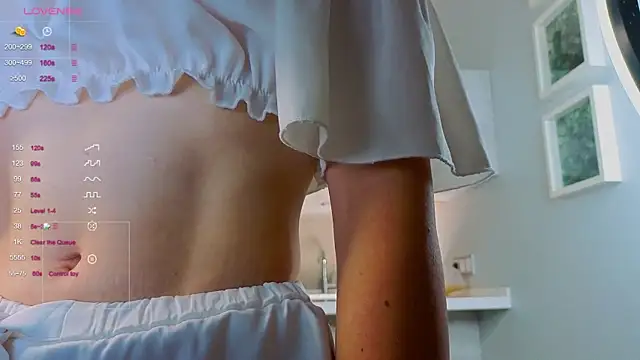 Snapshot of JuliannaWenger chatting on 10/22/25, 04:18 JuliannaWenger online show from 10/22/25, 04:18