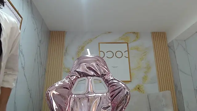 sara lopez s online show from 09/22/25, 01:13