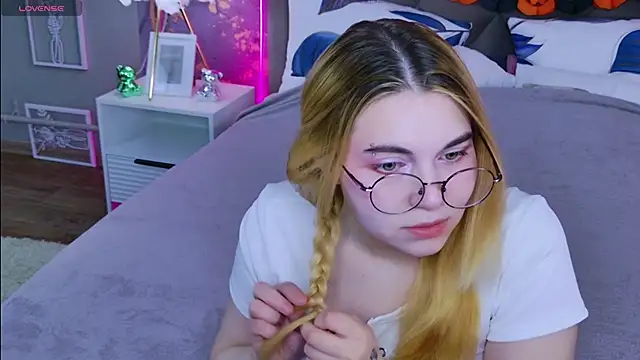 Snapshot of Evie_Vall chatting on 11/02/25, 03:14 Evie Vall online show from 11/02/25, 03:14