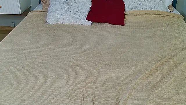 Snapshot of Evie_Vall chatting on 11/16/25, 03:39 Evie Vall online show from 11/16/25, 03:39