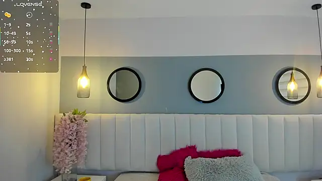 Mila Hank  online show from 11/03/25, 12:28