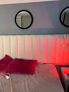 Mila Hank  online show from 11/30/25, 12:14