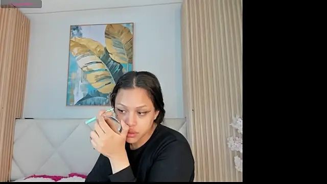Mila Hank  online show from 05/08/26, 12:21