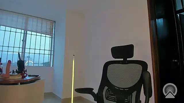 Amberdecolombia online show from 04/05/26, 09:01