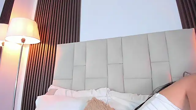 Snapshot of Nicolqueen_ chatting on 07/18/26, 11:36 Nicolqueen online show from 07/18/26, 11:36