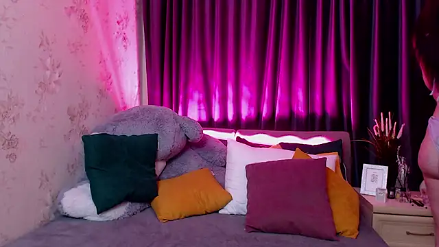 Nina Blum  online show from 03/29/26, 05:07