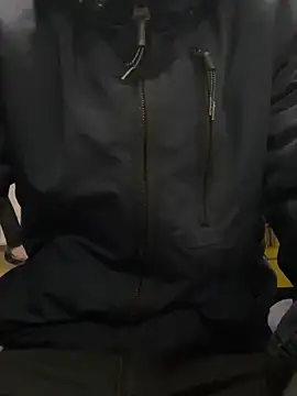 Snapshot of bmwe71 chatting on 02/10/26, 01:59 bmwe71 online show from 02/10/26, 01:59