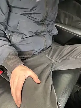 Snapshot of bmwe71 chatting on 02/11/26, 12:54 bmwe71 online show from 02/11/26, 12:54