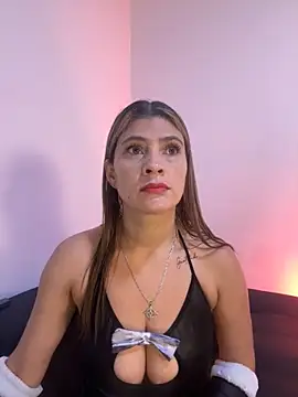 Skarlett 12  online show from 10/31/25, 11:33