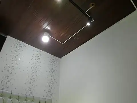 Snapshot of michelle_perla chatting on 10/14/25, 06:31 michelle perla online show from 10/14/25, 06:31