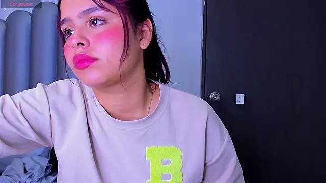 Snapshot of Sofia_villareal chatting on 01/07/26, 04:59 Sofia villareal online show from 01/07/26, 04:59