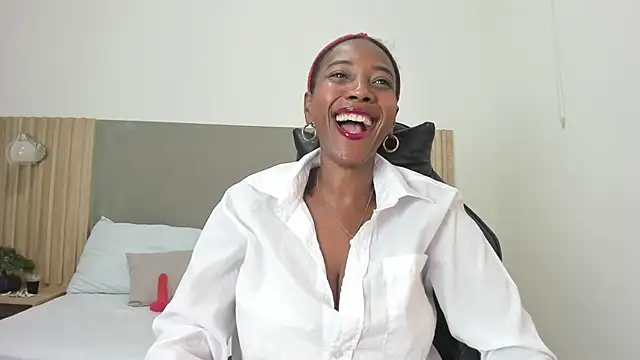 Snapshot of coral15_ chatting on 11/15/25, 07:54 coral15 online show from 11/15/25, 07:54