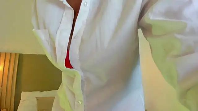 Snapshot of coral15_ chatting on 11/25/25, 03:50 coral15 online show from 11/25/25, 03:50