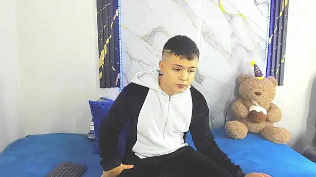 christopher Hot online show from 06/06/26, 02:38