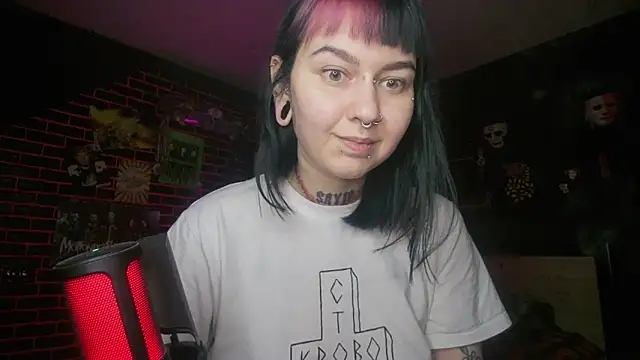 Snapshot of MessalinaOfficial chatting on 09/18/25, 03:47 MessalinaOfficial online show from 09/18/25, 03:47