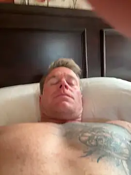 DILFiGuess11 online show from 10/28/25, 07:38