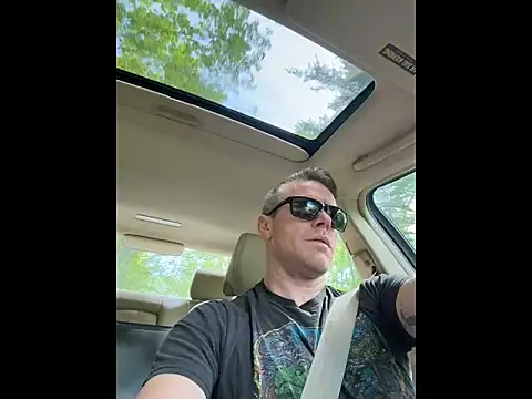 DILFiGuess11 online show from 05/26/26, 01:51