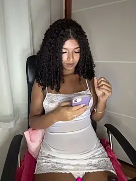 larajuli online show from 05/17/26, 12:41