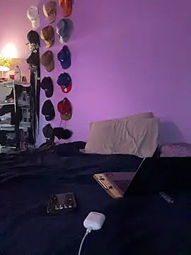 TRILLAHUNG online show from 06/18/26, 04:13