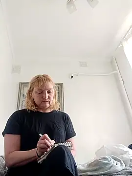 Snapshot of LiluLiluLilu chatting on 09/15/25, 06:57 LiluLiluLilu online show from 09/15/25, 06:57