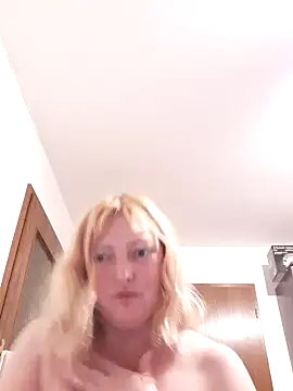 Snapshot of LiluLiluLilu chatting on 10/12/25, 08:41 LiluLiluLilu online show from 10/12/25, 08:41