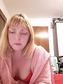 Snapshot of LiluLiluLilu chatting on 10/16/25, 07:15 LiluLiluLilu online show from 10/16/25, 07:15