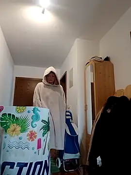 LiluLiluLilu online show from 04/15/26, 08:21