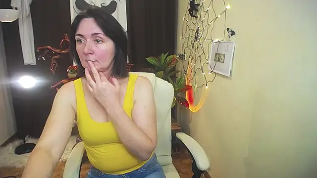 VivianGuchih online show from 10/18/25, 11:55