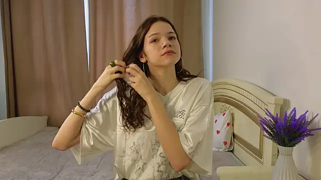 VelvetRisque online show from 04/22/26, 06:05