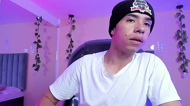 Muscle Scott online show from 11/18/25, 01:04